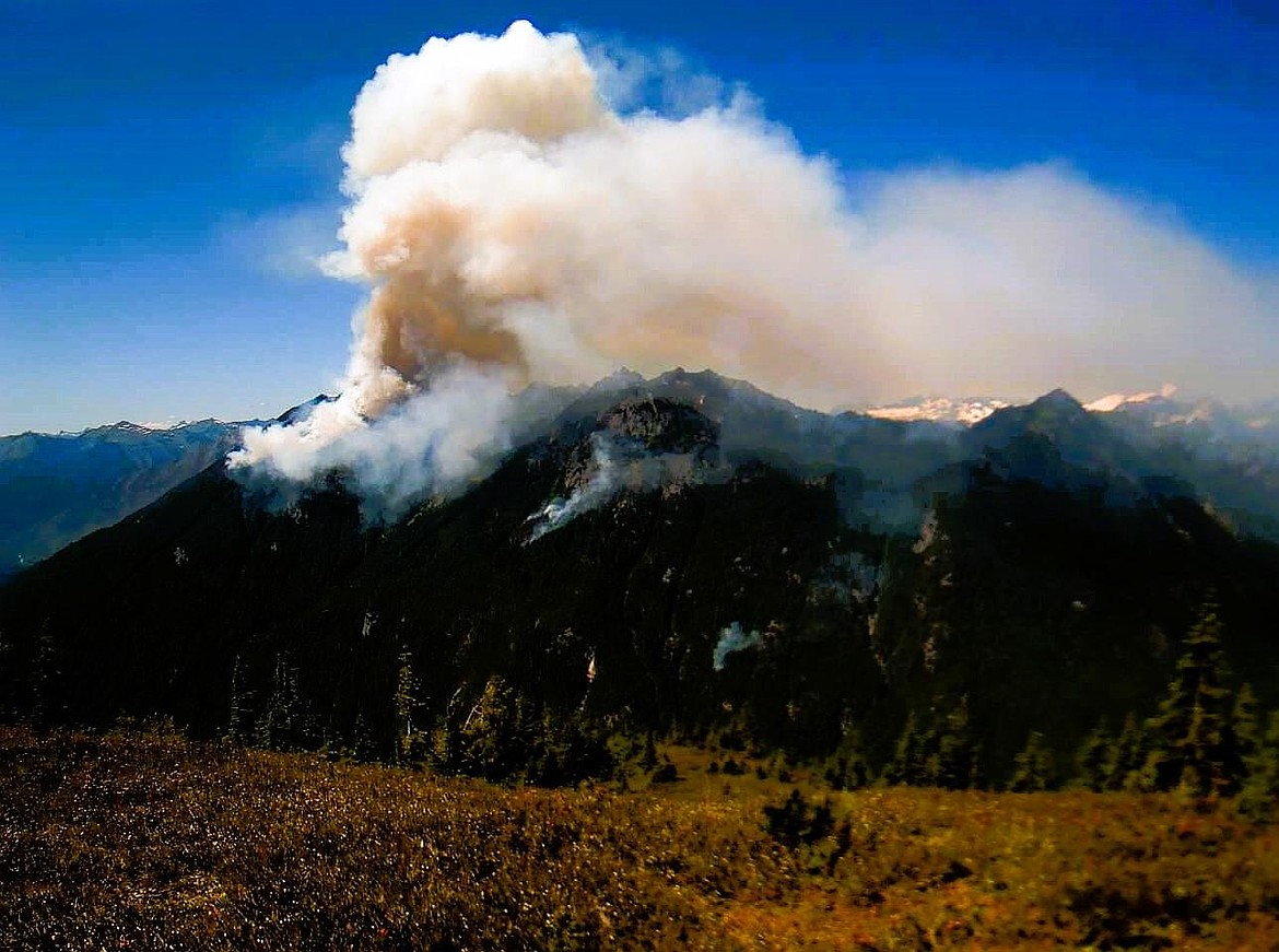 The Miners Complex Fire smoke on Aug. 24. The fire is 1,100 acres with no containment as of Thursday. It began on July 17 as multiple smaller fires, however they have been grouped as the Miner’s Complex fire. The fire is located 21 miles east of Darrington.