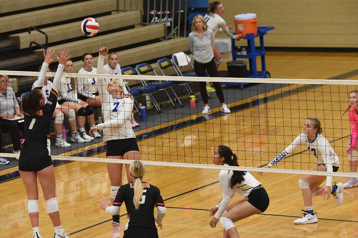 Libby's Cash Vaughn battles at the net against Eureka during their match Tuesday, Sept. 3, 2024. Eureka won 3-0. (Scott Shindledecker/The Western News)