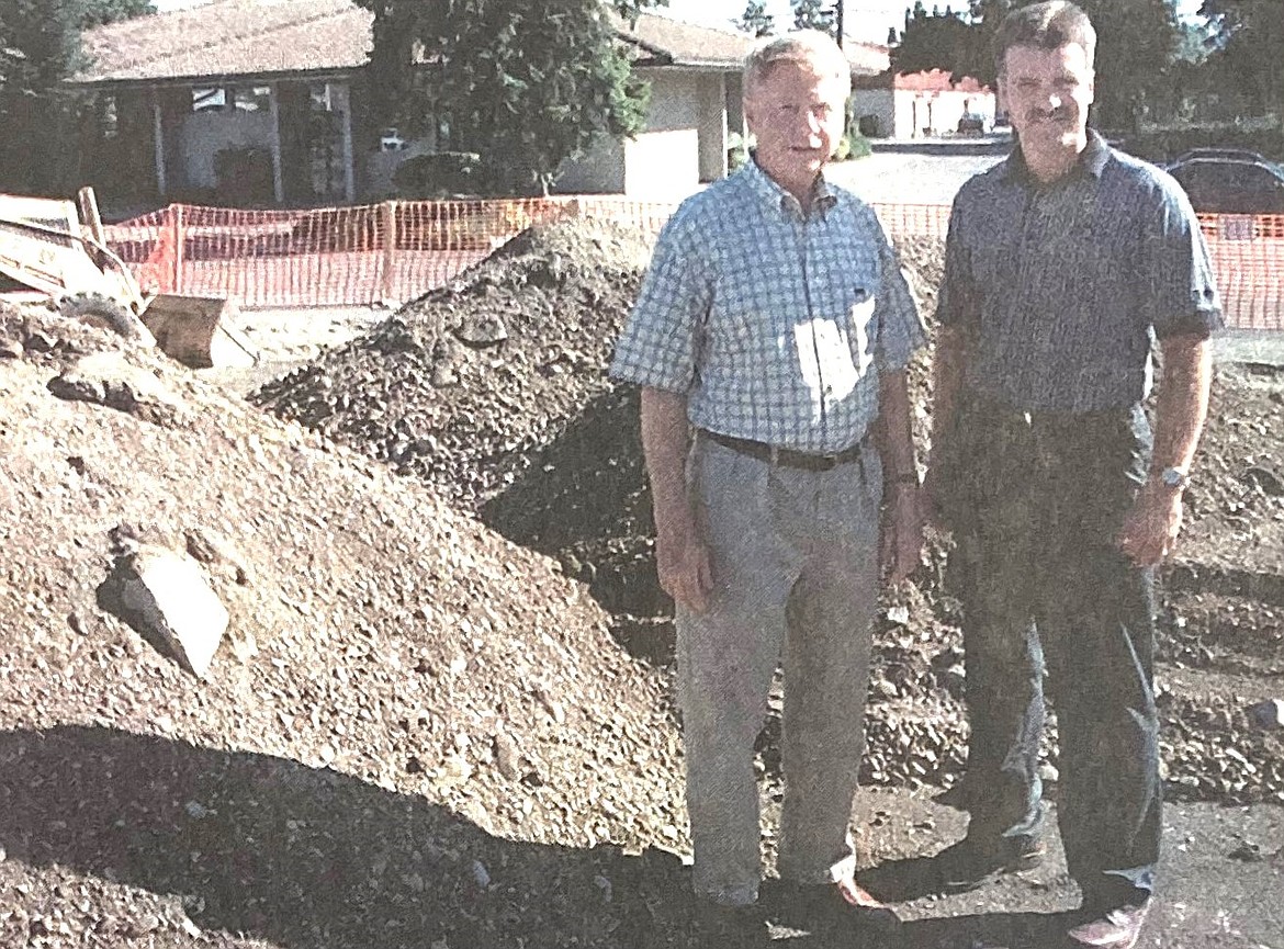 In 1999, owner Charlie Nipp, left, and restaurant manager Jeff Mallett posed near construction dirt with the Mr. Steak building in the background.