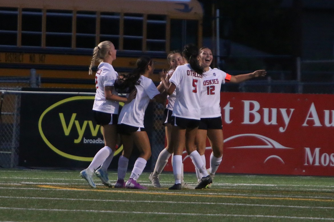 Othello players celebrate after scoring a goal in the 19th minute against Moses Lake on Tuesday.