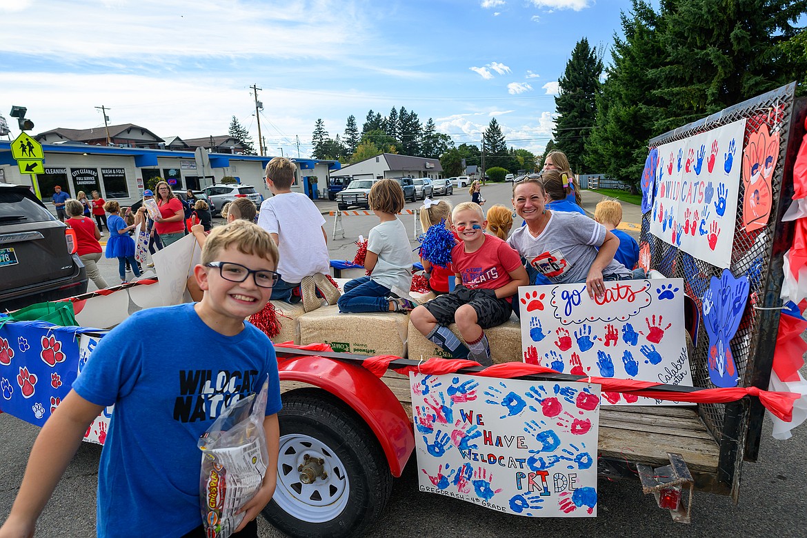 The Ruder Elementary float.