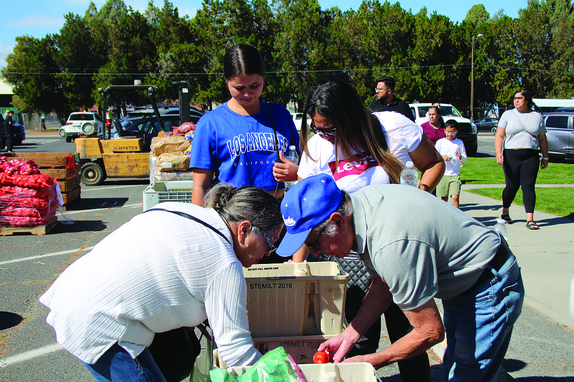 Customers check out the produce at the Quincy FFA Alumni sale.