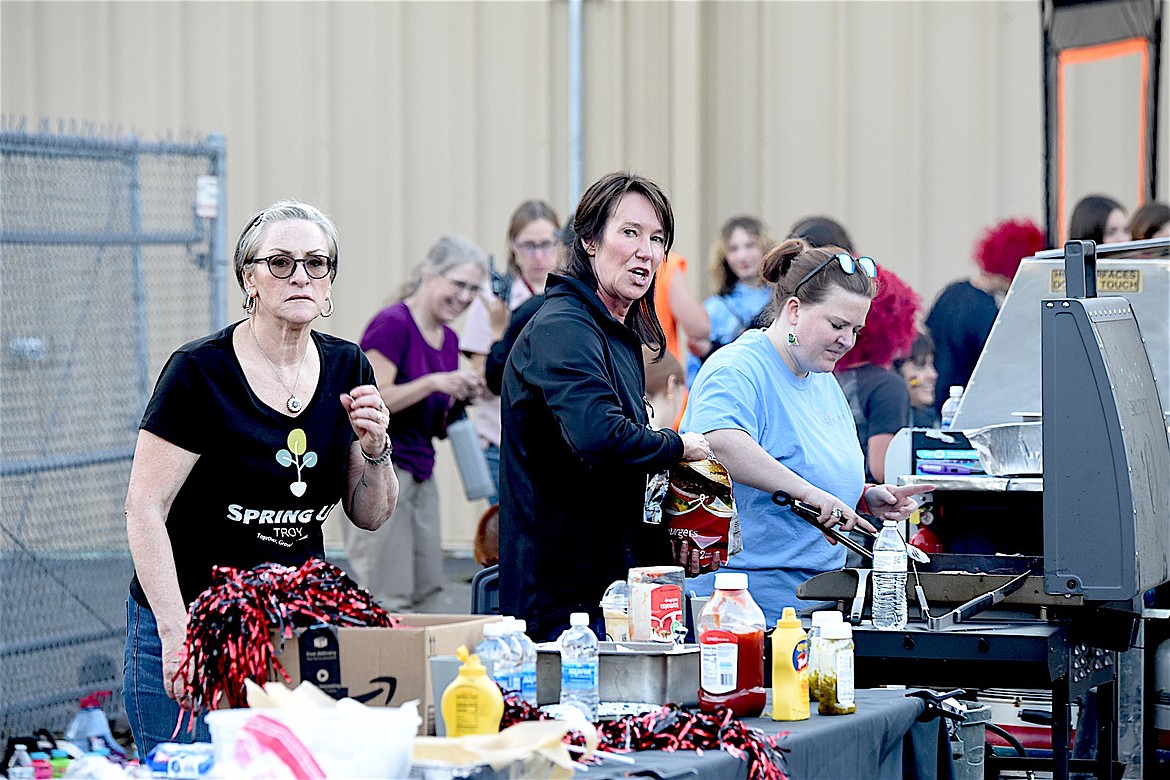 Lincoln County Unite for Youth and Spring Up Troy provided tasty cheeseburgers and hot dogs at the homecoming game Friday, Sept. 27, 2024. (Scott Shindledecker/The Western News)