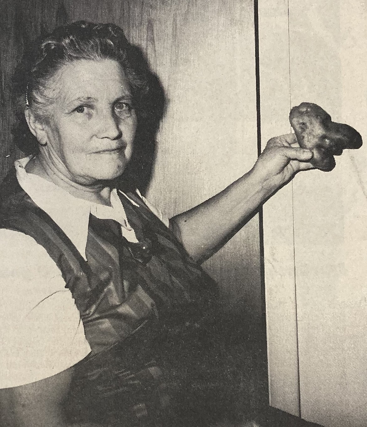 Mrs. E.E. Hill displays her “Jimmy Durante” potato in 1964.