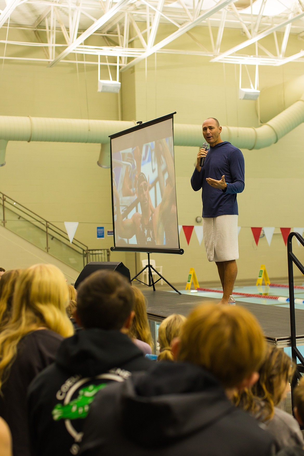 Jason Lezak giving a motivational talk to CAST swimmers and parents.
