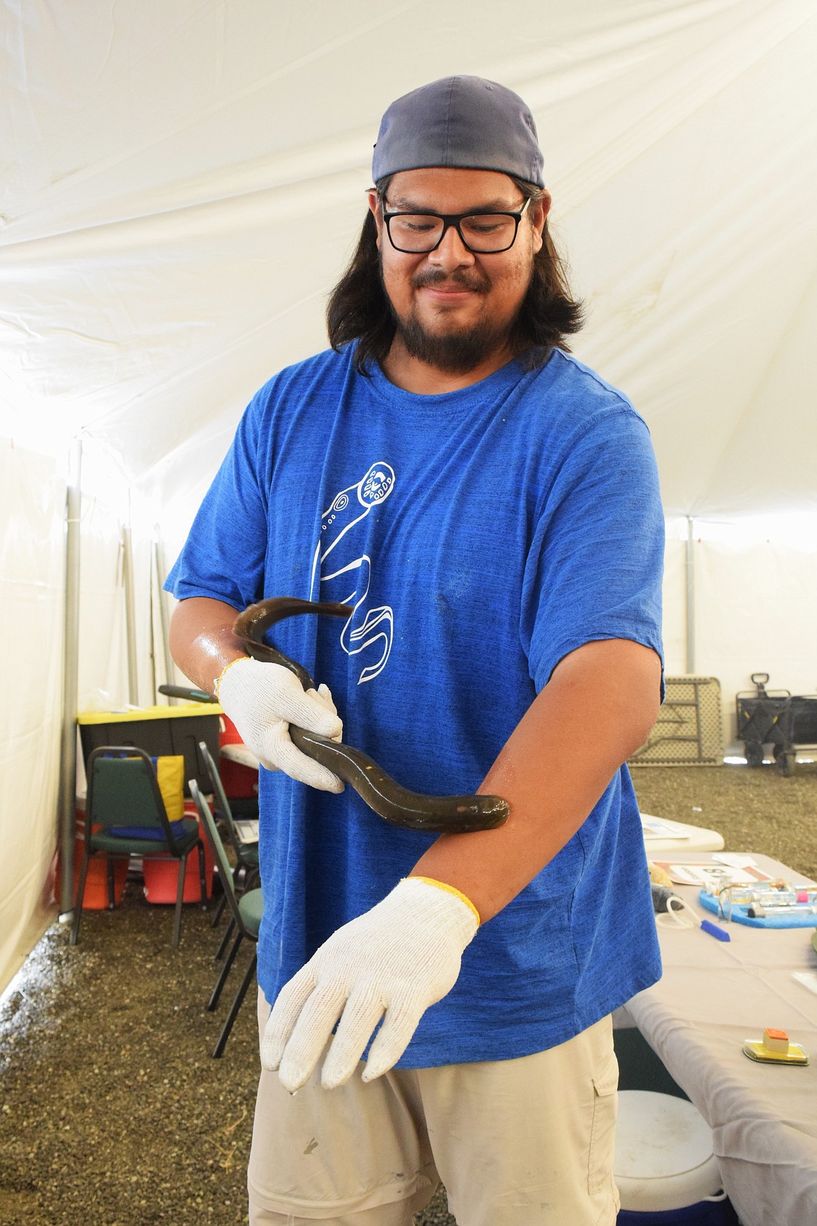 Yakama Nation Fisheries brought a Pacific Lamprey for students to peek at.