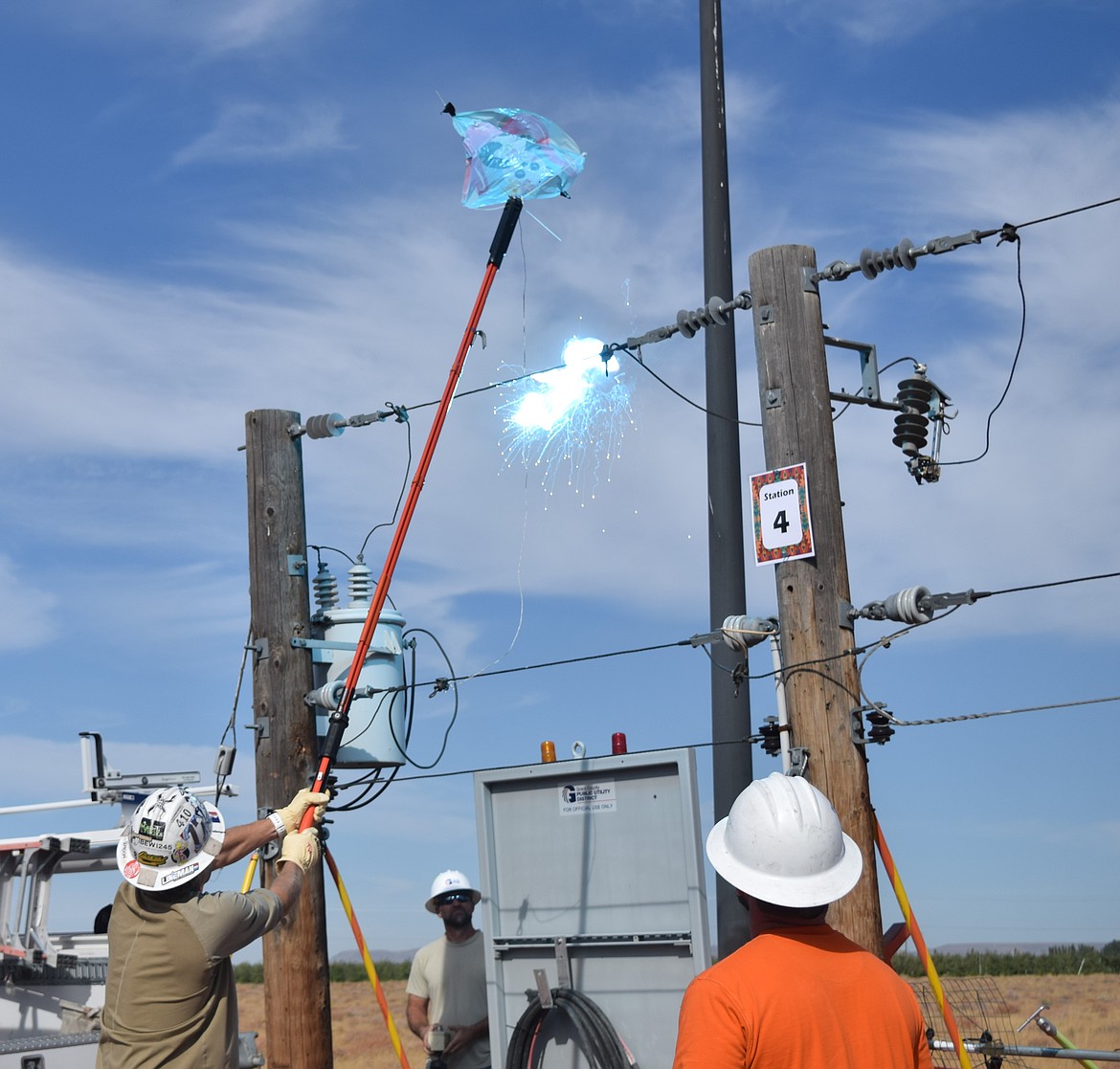 Grant PUD does a lineman test for students, showing the dangers of flying a kite near electrical lines.