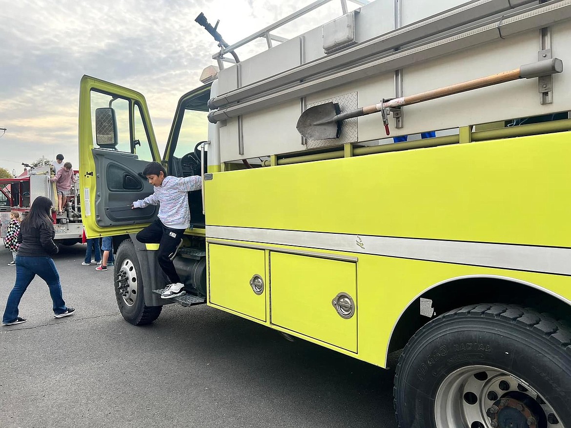 The Lind Fire Department celebrated Fire Safety Day by visiting Lind Elementary School kindergarten students to teach them about smoke detectors, family escape plans and the actions the students should take if the smoke alarm goes off.