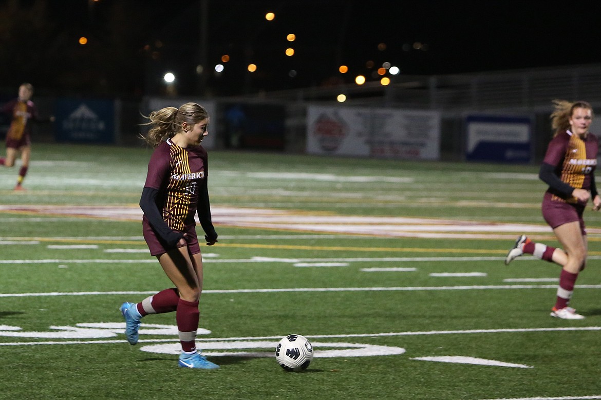 Moses Lake sophomore Lindsey Davis (10) keeps her eyes on the Wenatchee defense while dribbling the ball toward the net.