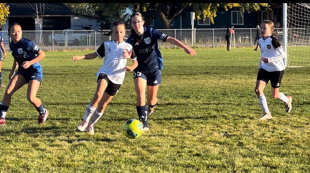 Photo by JULIE SPEELMAN
The Sting girls 11 team lost 2-1 against Spokane Shadow G11 Copa on Sunday at Canfield Middle School. Elle Sousley scored for the Sting. Pictured in white is Nevie Sousley of the Sting dribbling the ball, with Brinlee Plumb at right.