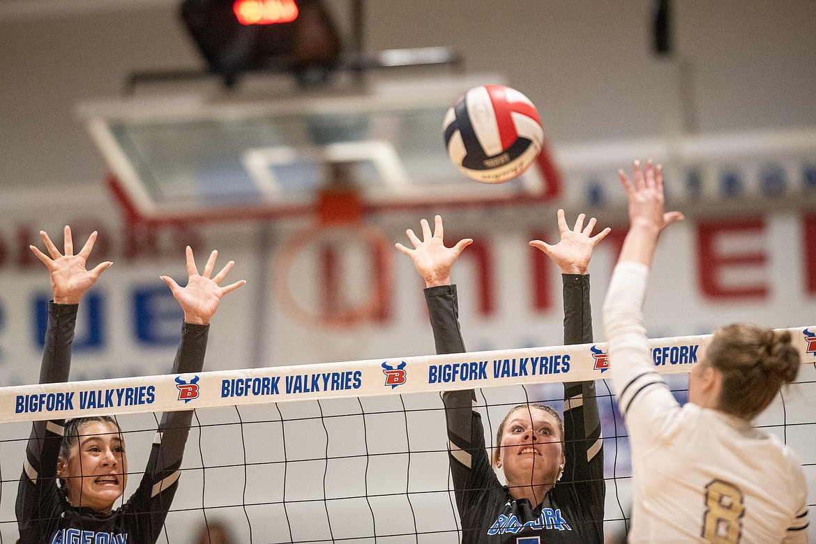 Lillie Suffia and Maddie Corona go up for the block for Bigfork. (Avery Howe/Bigfork Eagle)