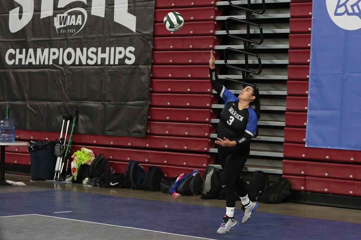 Warden junior Jamylex Pruneda serves the ball against Manson on Wednesday at the Yakima Valley SunDome.