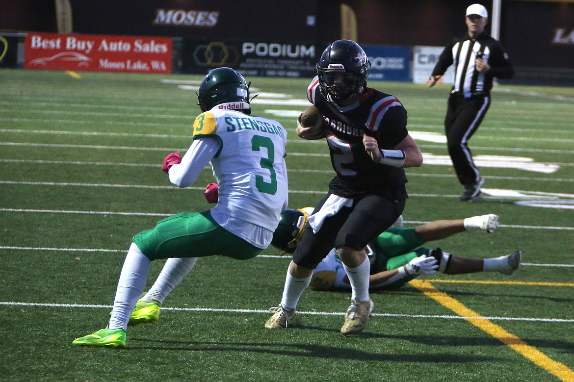 Almira/Coulee-Hartline junior Caden Correia (2) runs into the end zone during the second quarter of Friday’s win over the Hornets. Correia led the Warriors in rushing with 117 yards and a touchdown on 11 carries.