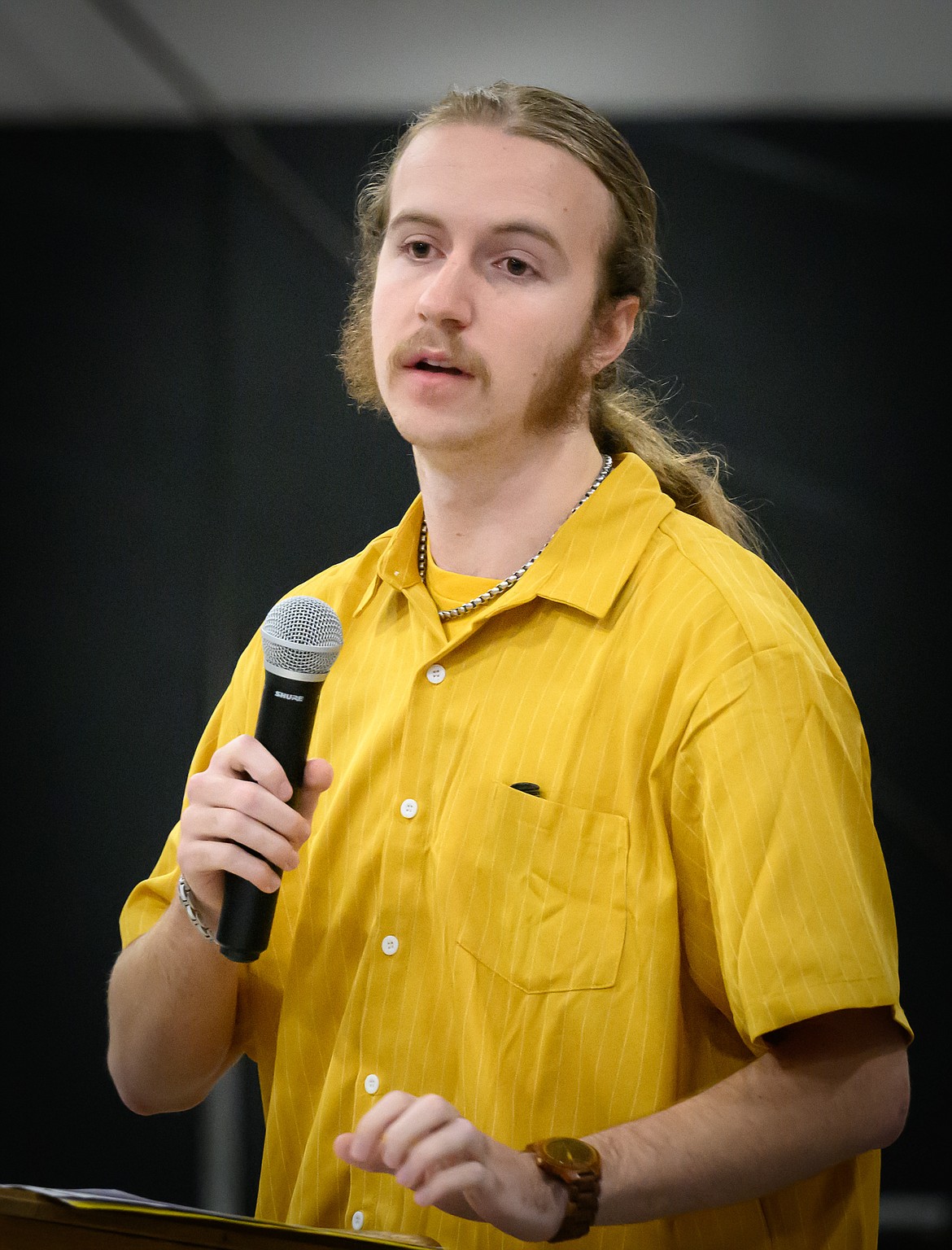 Senior Django Oakcedar honors local veterans. (Tracy Scott/Valley Press)