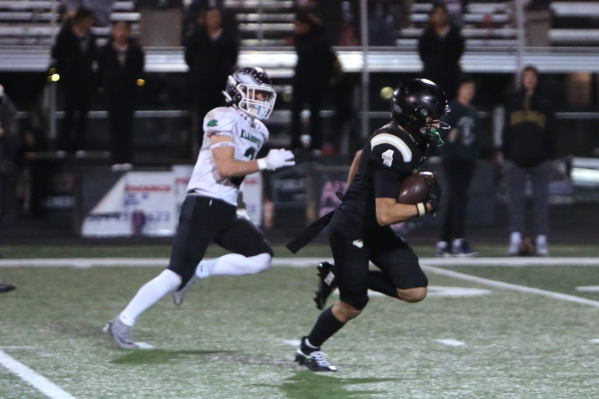 Royal senior Santana Luna (4) outruns a Klahowya defender during a state crossover game on Nov. 8.