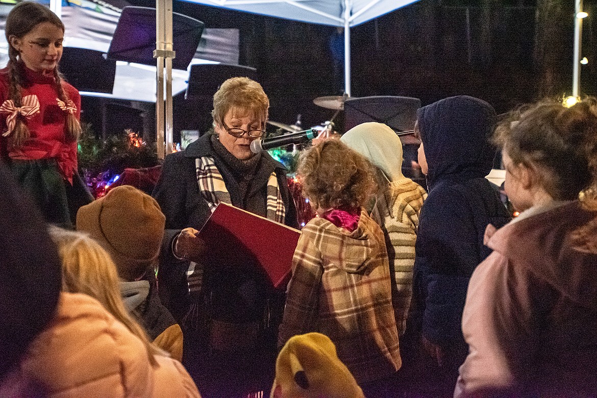 Donna Lawson reads “The Night Before Christmas” to the community during Bigfork’s Christmas Tree lighting Saturday, Nov. 23.