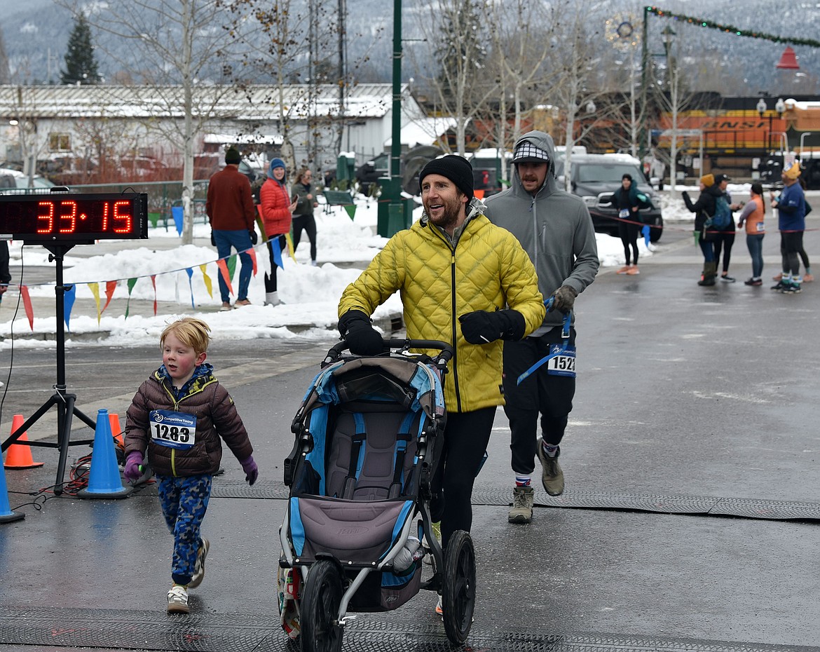 Well over 1,000 people participated in the North Valley Food Bank's 15th Annual Whitefish Turkey Trot on Thursday, Nov. 28. (Kelsey Evans/Whitefish Pilot)