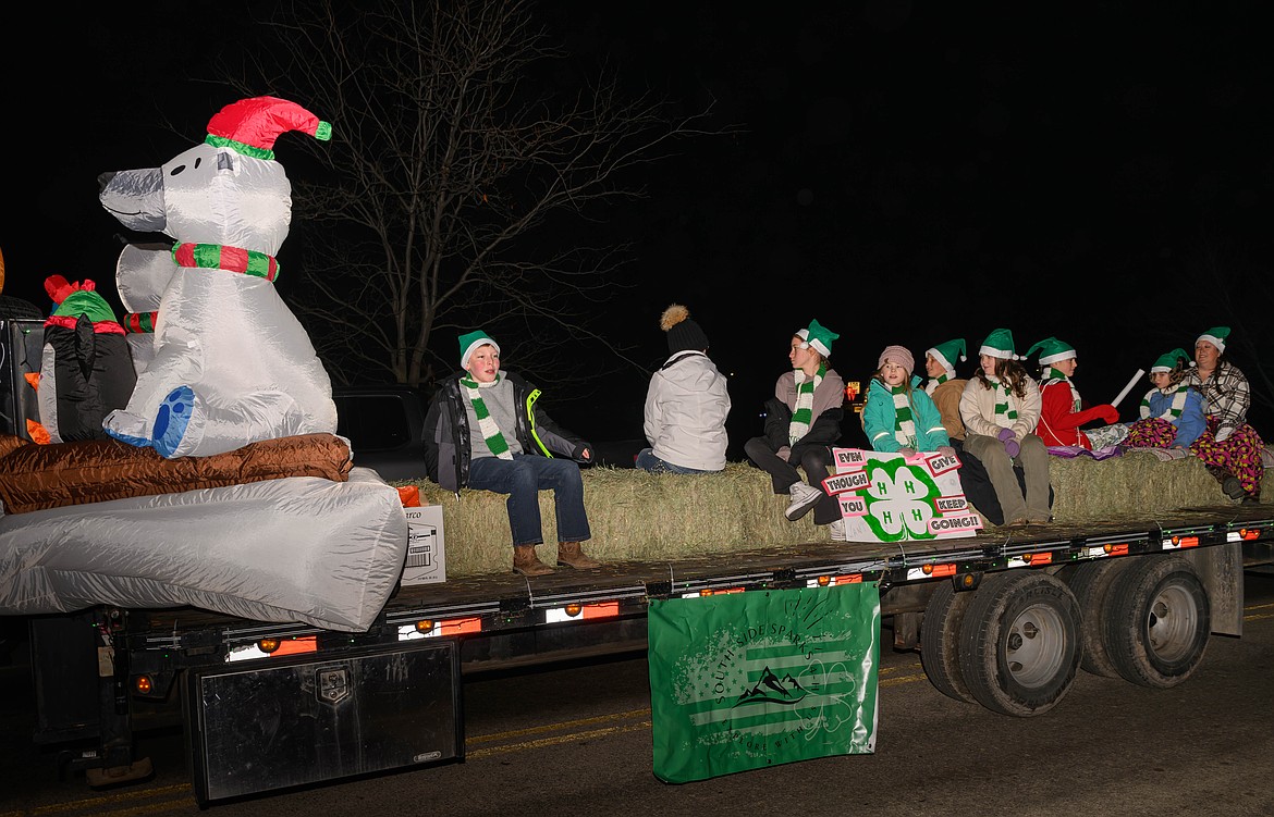 The Southside Sparks 4-H Club parade float. (Tracy Scott/Valley Press)