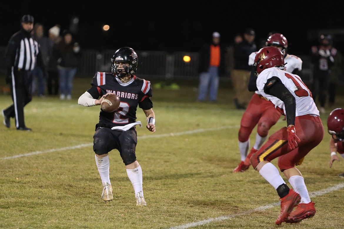 Almira/Coulee-Hartline junior Caden Correia, left, pitches the ball during an option play against Dayton on Nov. 8. Correia ran for 162 yards and two touchdowns during Saturday’s loss against Liberty Christian.