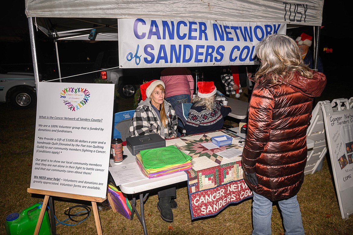 Kathi Skelly and Sherryl Wachob take donations for the lantern launch. (Tracy Scott/Valley Press)