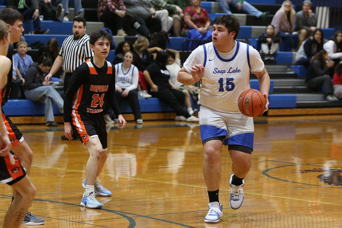 Soap Lake senior Jesse Morales (15) looks for an open teammate to pass the ball to during the fourth quarter of Tuesday’s season opener against Republic.