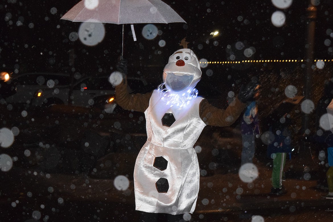 Snow and Santa for Hayden Lights Parade Coeur d'Alene Press