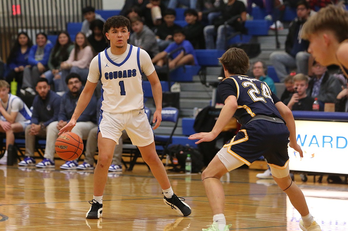 Warden senior Elijah Ruiz (1) looks for a teammate to pass the ball to during Thursday’s game against Naches Valley.