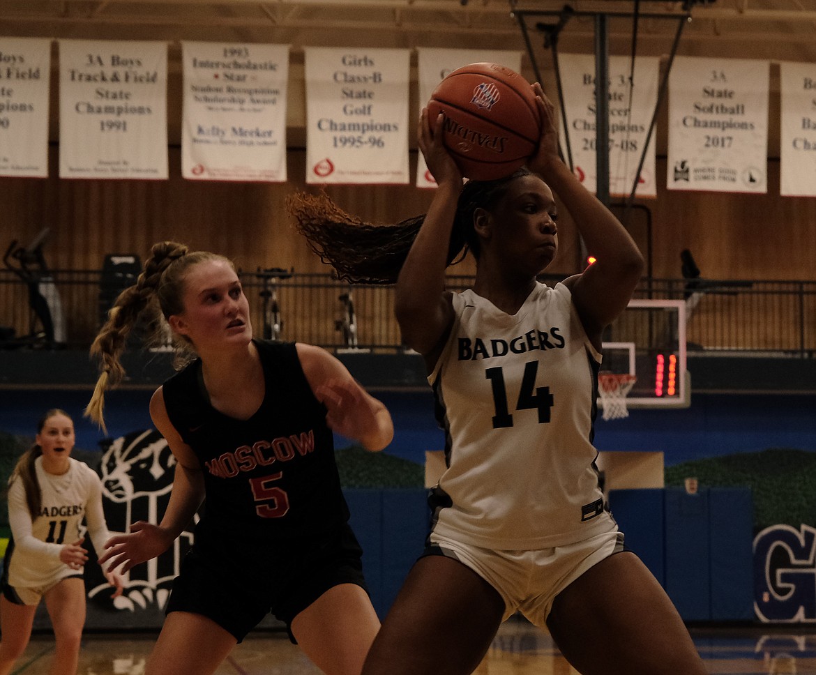 Bonners Ferry High sophomore Eva Willis looks for open teammate while guarded closely by a Moscow defender on the baseline.