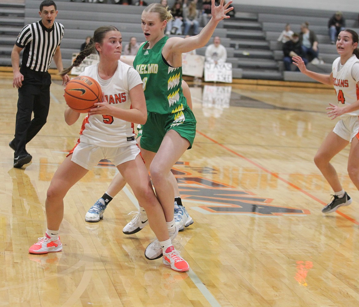 JASON ELLIOTT/Press
Post Falls sophomore Brooklyn Reese looks for an open teammate as Lakeland senior Landree Simon defends during the first quarter of Thursday's game at The Arena.