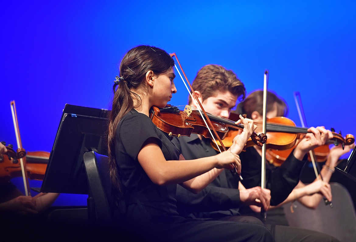 Ninth grade violinists Freya Hoge and Jessup Hutcheson at the winter concert on Dec. 17. (Kelsey Evans/Whitefish Pilot)