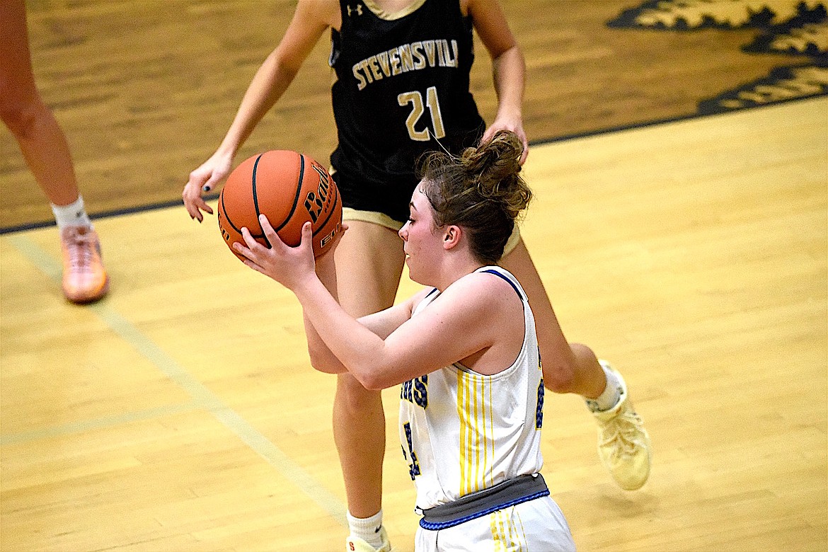 Libby's Hadleigh Wood looks for an open teammate Friday, Dec. 20, 2024, against Stevensville. (Scott Shindledecker/The Western News)