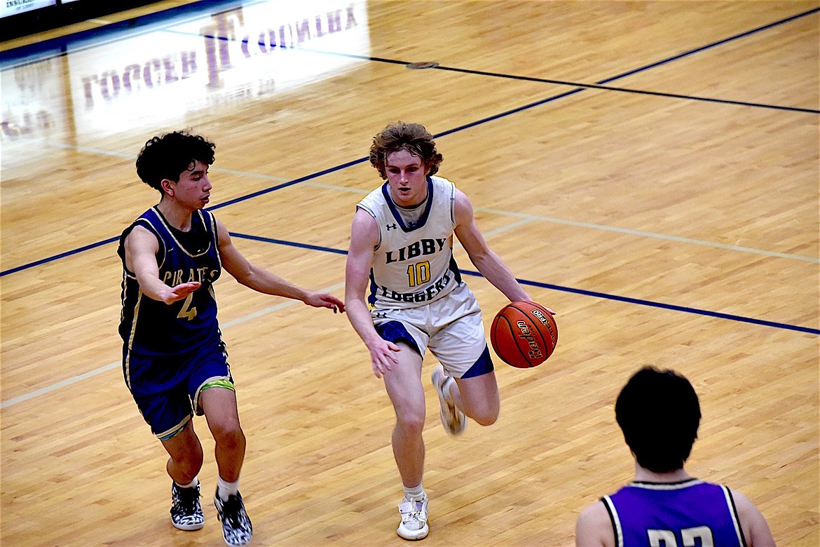 Libby's Ryan Beagle sizes up the Polson defense Saturday, Jan. 25, 2025. (Scott Shindledecker/The Western News)