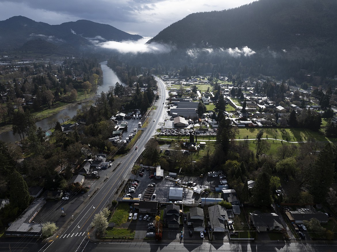 Vehicles drive down Rogue River Highway as light shines on the area March 23, 2024, in Grants Pass, Ore. (AP Photo/Jenny Kane, File)