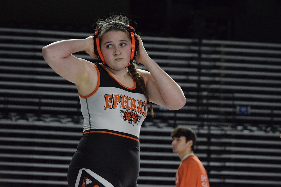 Tessa Hausken of Ephrata won her match against Yasmine Azcunaga of W.F. West with a fall in 4:03.