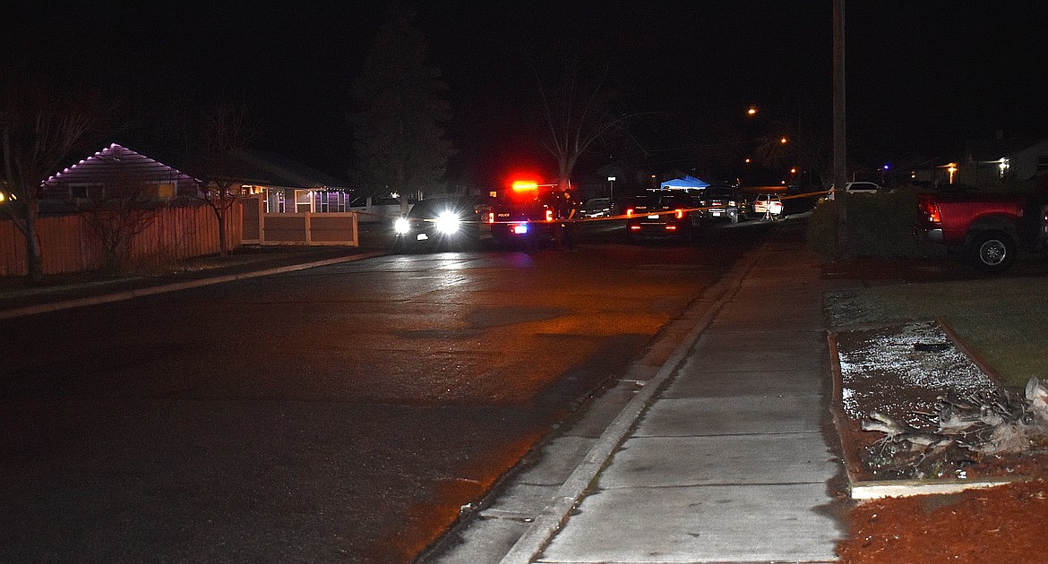 U.S. Marshals begin manhunt for two suspects in Moses Lake drive-by ...