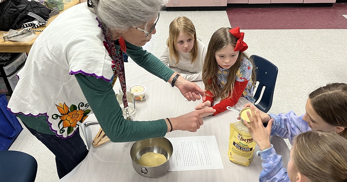 Students, experts cross paths at Cougar Community Connection