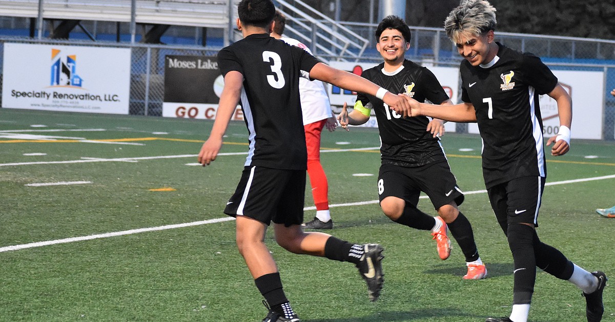 Mavs beat Eastmont 1-0 on the pitch