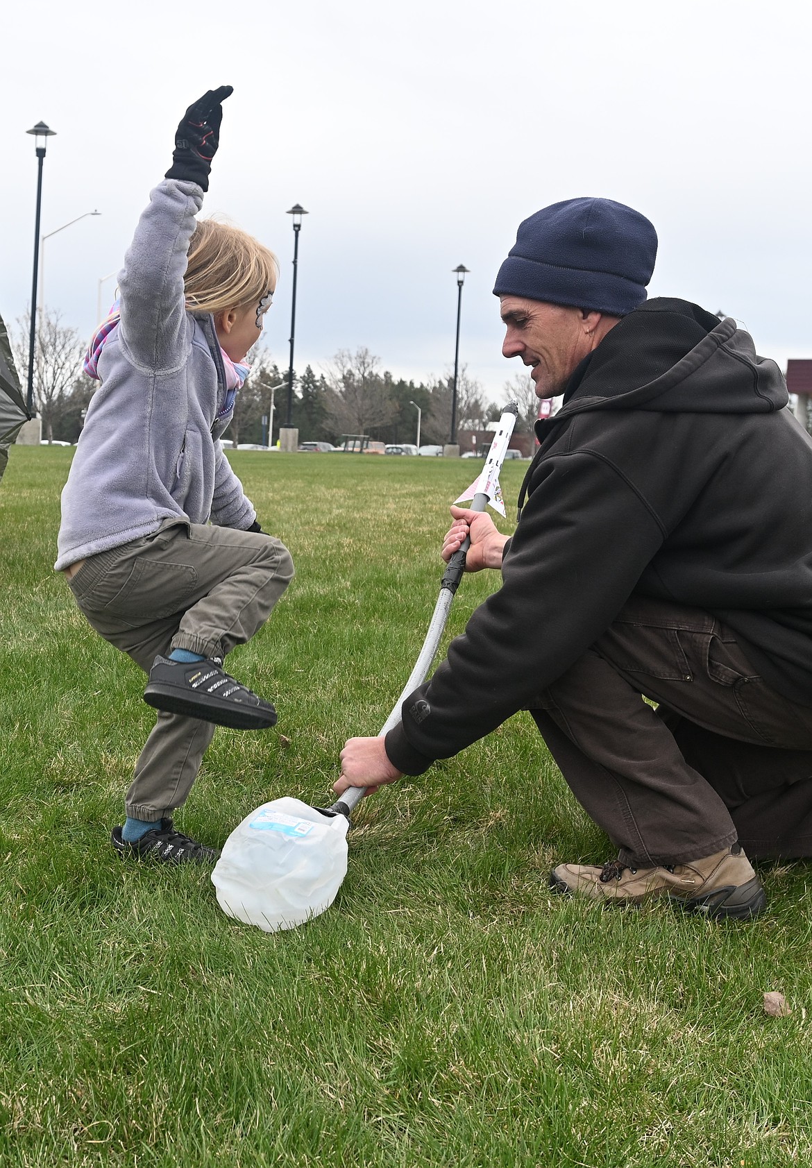 Isaly Benedetti-Masse, 4, prepares to launch an air rocket at the 2025 Earth Day Expo. (Hailey Smalley/ Daily Inter Lake)