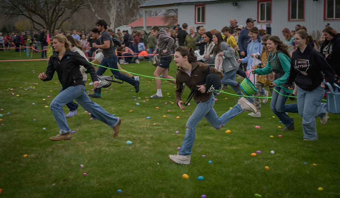 Emmi Savage, center, on the hunt for the elusive Easter egg in the 14 to 17 age group. (Tracy Scott/Valley Press)