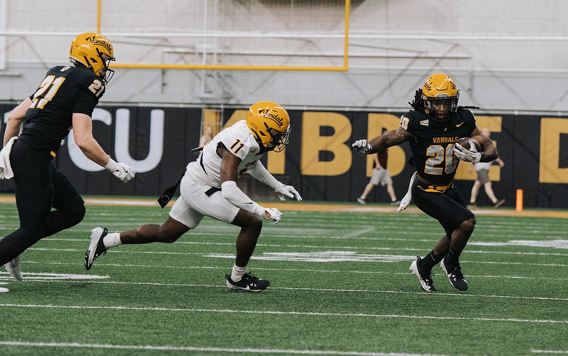 Photo by IDAHO ATHLETICS
Elisha Cummings (20) of Idaho turns the corner during the Vandals' spring football game Friday night at the Kibbie Dome in Moscow.