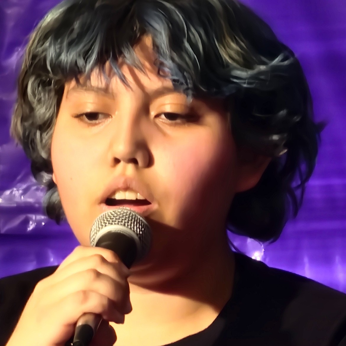 TERS student vocalist Markie Marks sings for the crowd at the Art Slam. (Berl Tiskus/Leader)