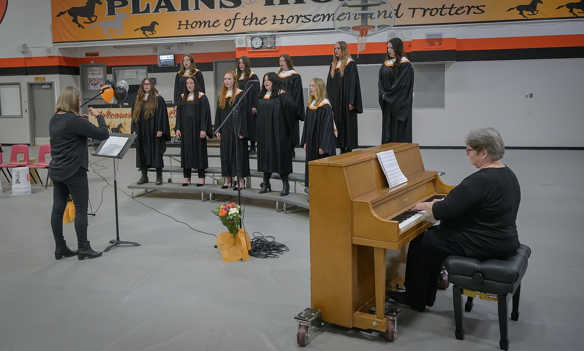 The Plains High School Choir performs several songs during the Spring Concert. (Tracy Scott/Valley Press)