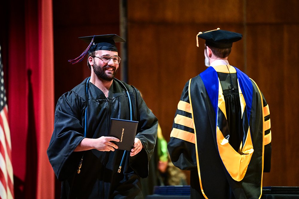 0518_LOC_DIL_FVCC_commencement-11.jpg.10