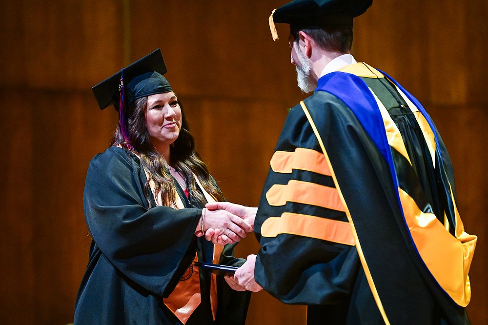0518_LOC_DIL_FVCC_commencement-14.jpg.10