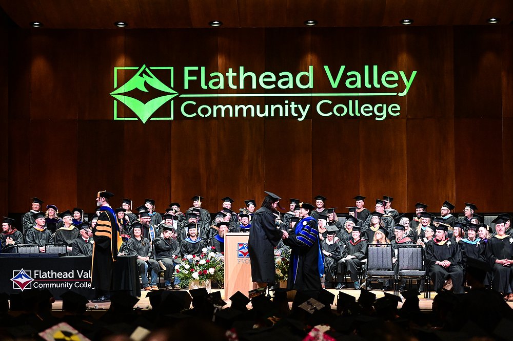 0518_LOC_DIL_FVCC_commencement-3.jpg.100