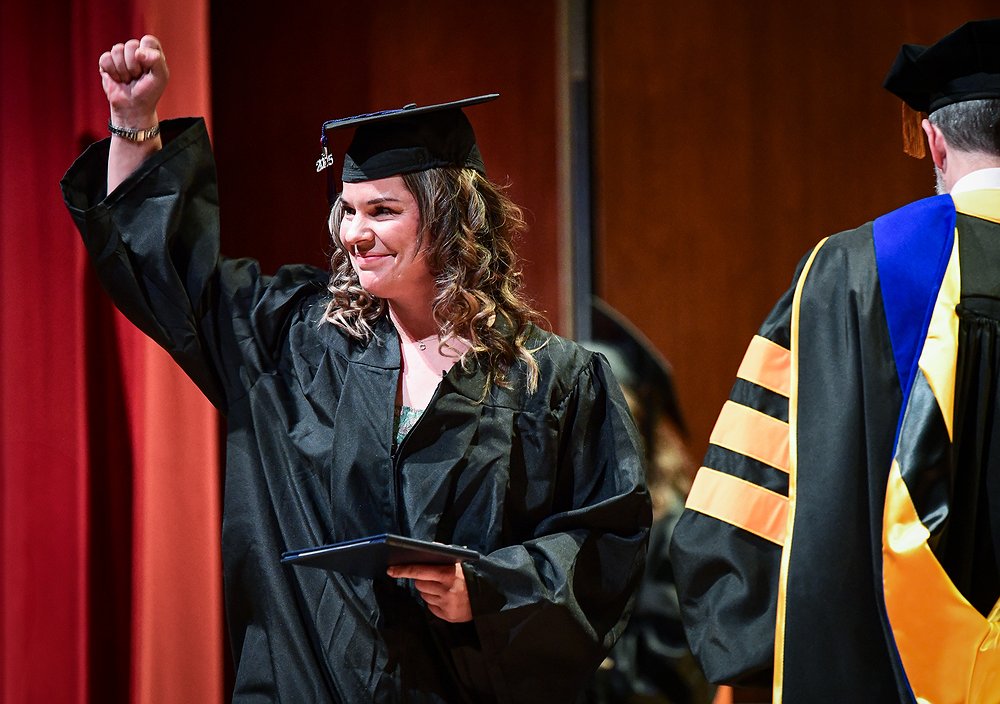0518_LOC_DIL_FVCC_commencement-4.jpg.100