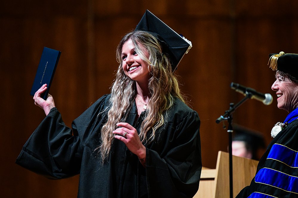 0518_LOC_DIL_FVCC_commencement-7.jpg.100