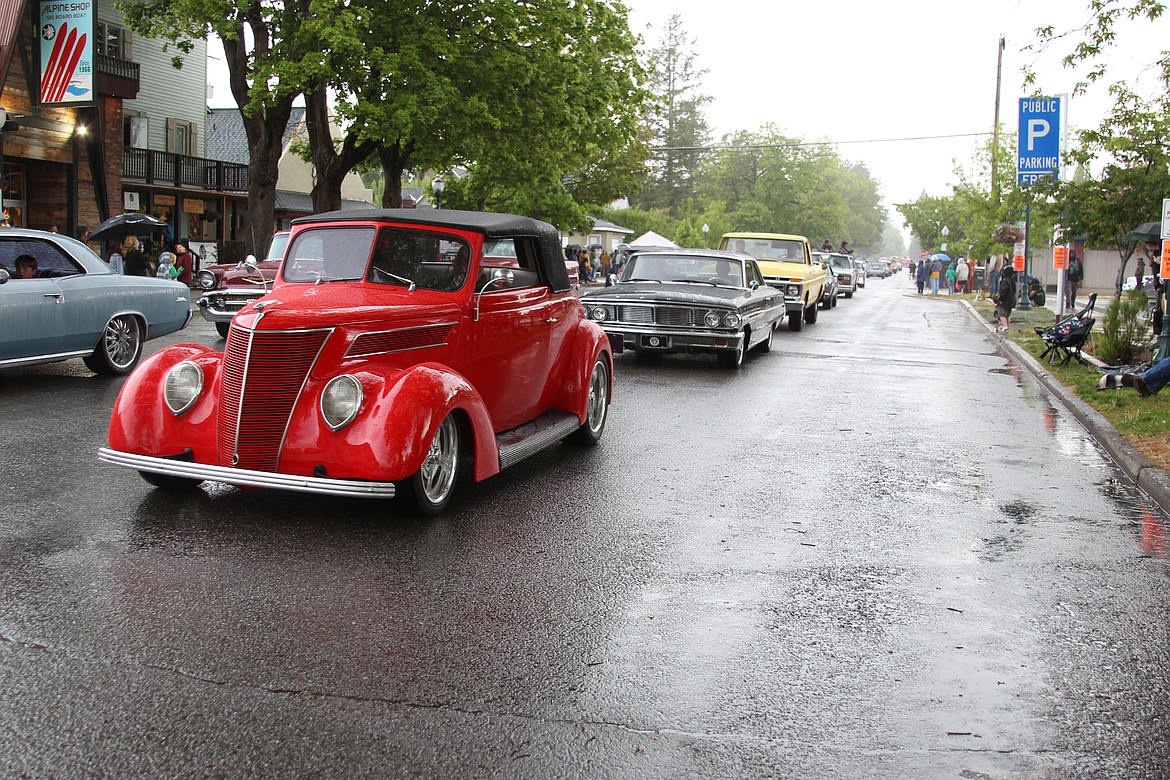 Scenes from the 2025 Lost in the '50s classic car cruise.