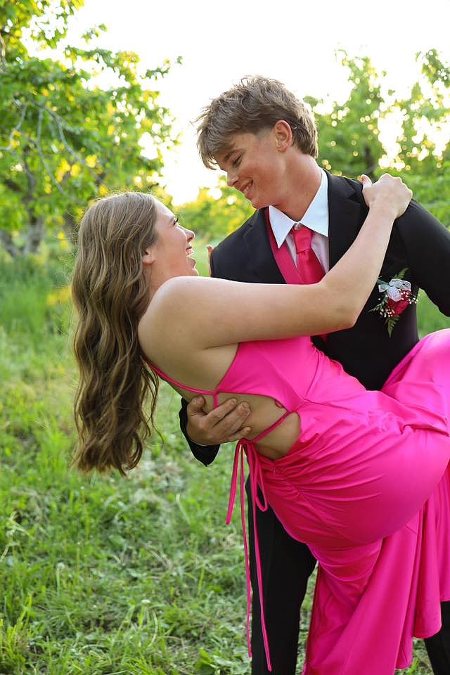 Kameron Jensen and Makenna Klitzke, Warden High School.