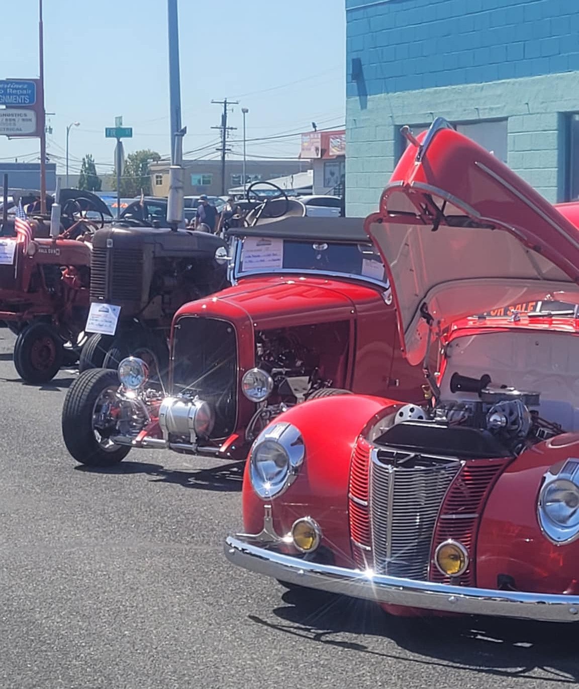 Classic cars and antique tractors were on display along Third Avenue in Moses Lake over the weekend, with people enjoying the sunny weather and amazing machinery.